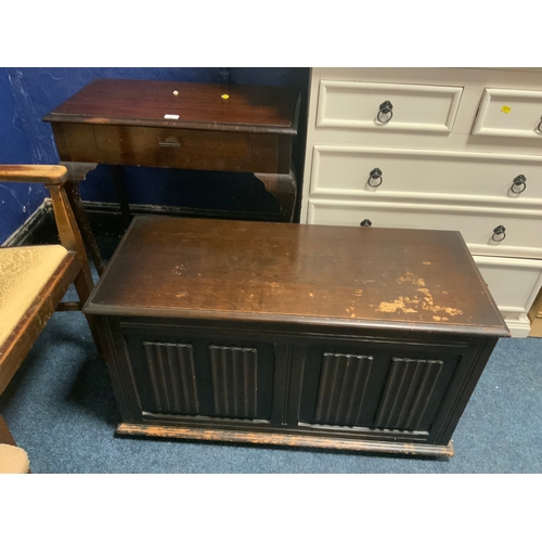 723 - A vintage oak single drawer side table together with a linen fold blanket box. (2). S/D
