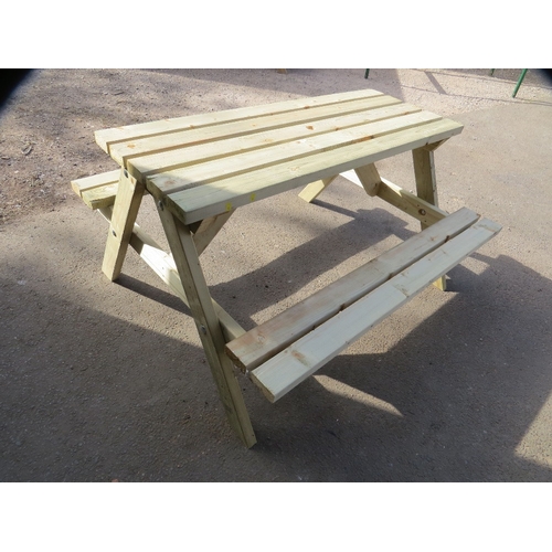 603 - A new pub style garden picnic table