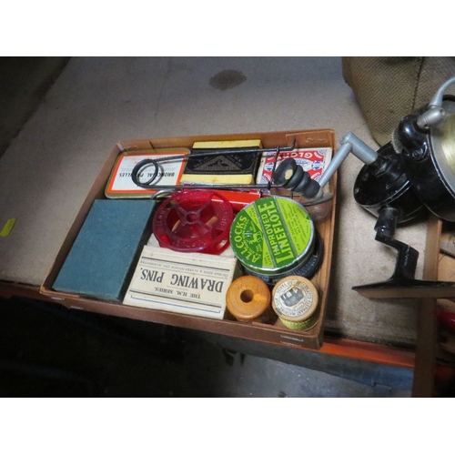 612 - A small selection of vintage fishing equipment