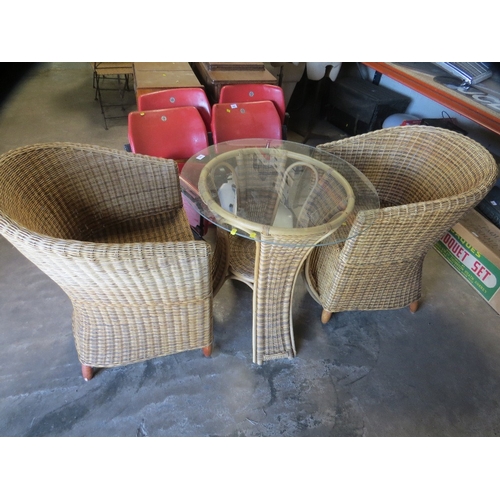642 - A wicker 3pc garden patio set comprising a table and two chairs