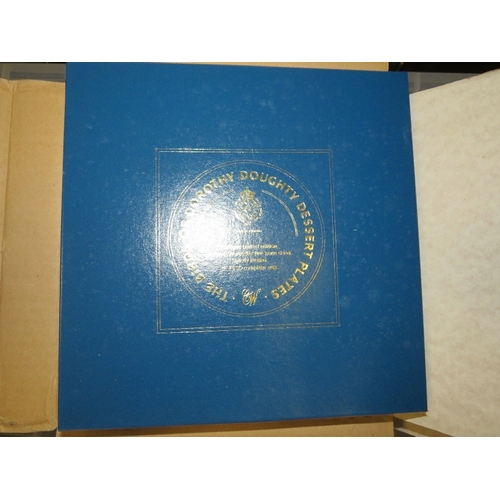 67 - A tray of assorted boxed collectors plates