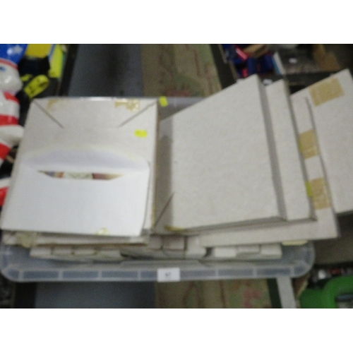 67 - A tray of assorted boxed collectors plates
