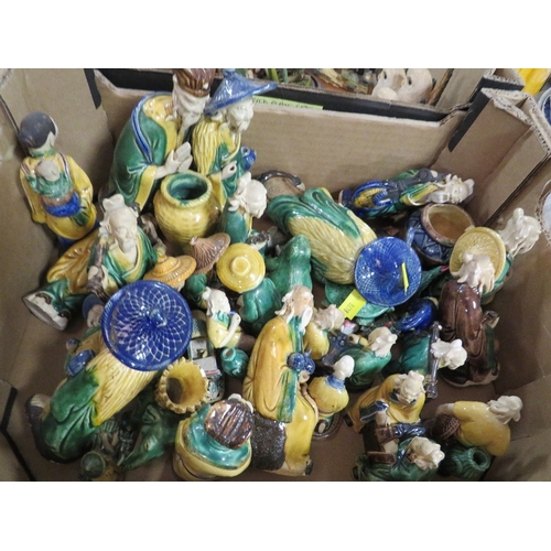 129 - A small tray of assorted Oriental figurines together with a small tray of ceramics (2)