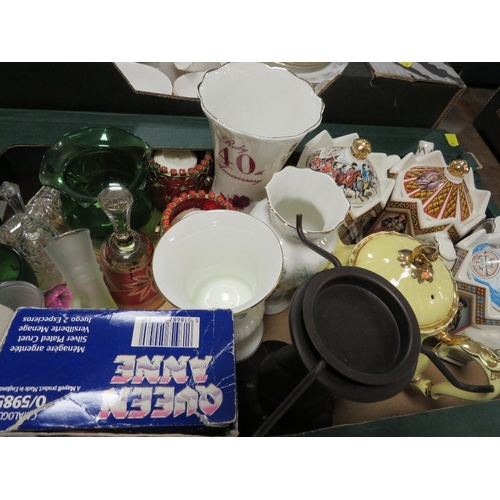140 - Three trays of assorted ceramics to include include collatable Sadler teapots, Royal Worcester etc t... 