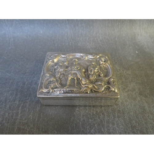 A 19TH CENTURY ORNATE SILVER PLATED SNUFF BOX, H 2 cm, W 4.5 cm, L 6 cm