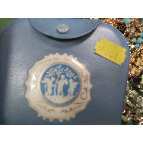 377 - A tray of assorted vintage costume jewellery to include necklaces, bracelets, rings, brooches and ea... 