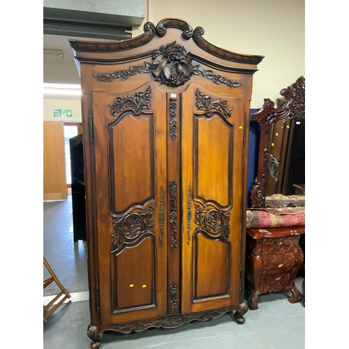 A large Continental style carved armoire H 237 cm W 134 cm