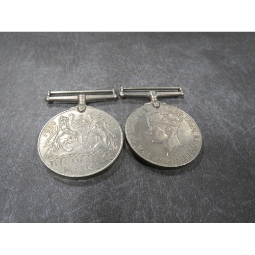 515 - A tray of assorted vintage medals, coins and notes etc