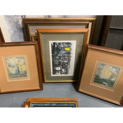 16 - A collection of assorted pictures and prints to include architectural prints