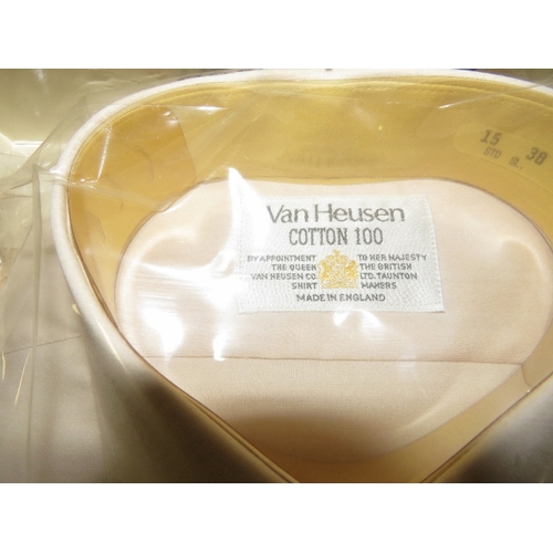 179 - A tray of gents accessories to include bow ties, ties etc