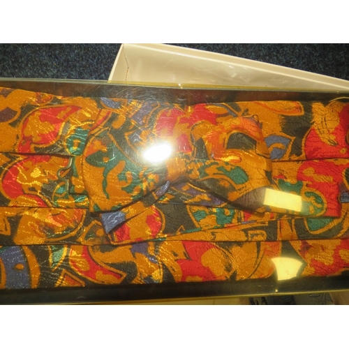 179 - A tray of gents accessories to include bow ties, ties etc