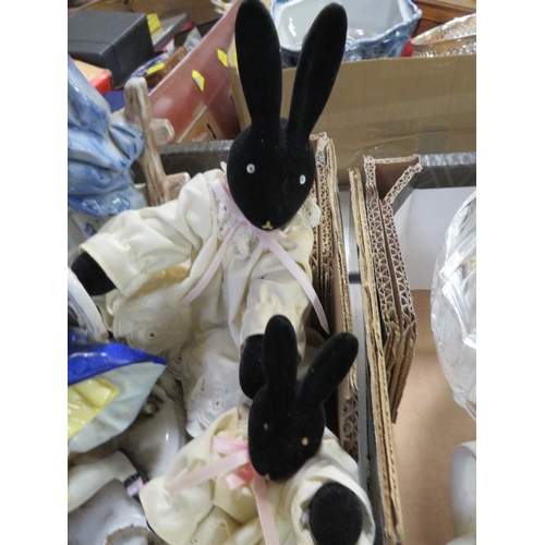 120 - Two trays of assorted ceramics and glass to include figurines