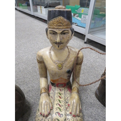 129 - A tray of assorted Tribal art style figures and carvings