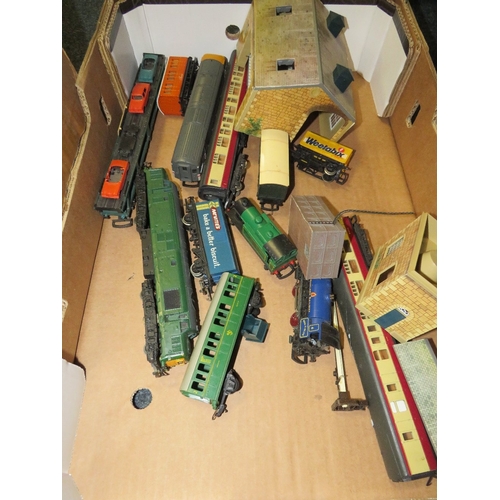 137 - Two trays of model railway and Thomas The Tank Engine toys