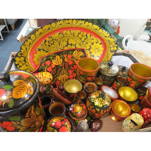 147 - A tray of assorted lacquer ware to include Russian dolls