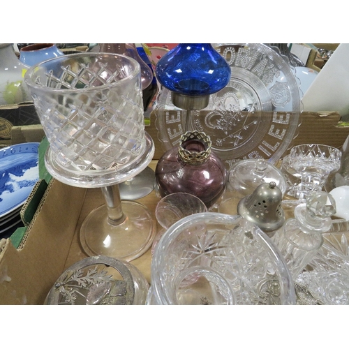 130 - Two trays of assorted crystal and glass to include a Stuart crystal mantle clock