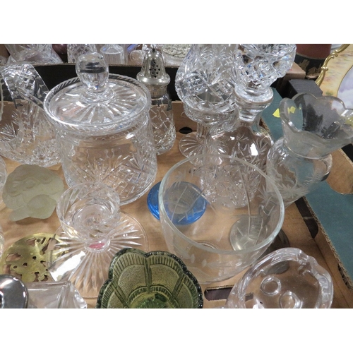 130 - Two trays of assorted crystal and glass to include a Stuart crystal mantle clock