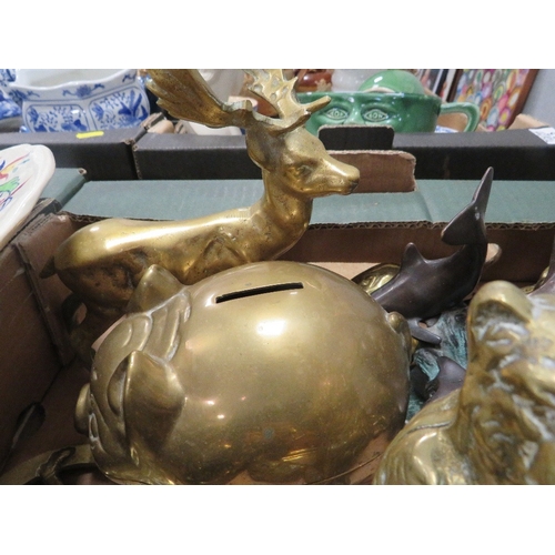 134 - A tray of assorted metal ware to include a model of a beefeater