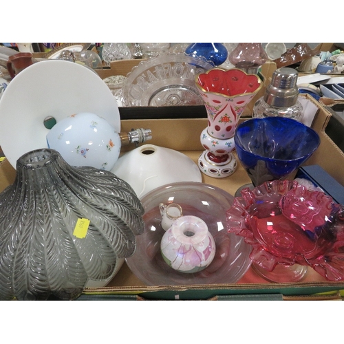 137 - A tray of assorted glassware to include coloured glass example