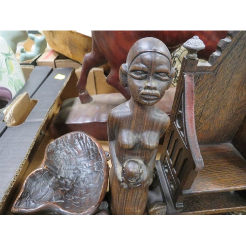 139 - A tray of assorted treen to include a model of a horse