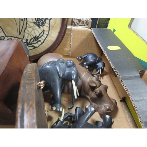 139 - A tray of assorted treen to include a model of a horse
