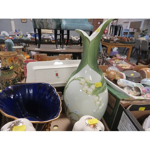 166 - Two trays of assorted ceramics on include Wedgwood jasperware and a Graff floral vase