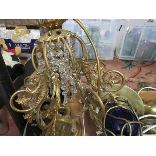175 - A tray of assorted metal framed wall lights etc