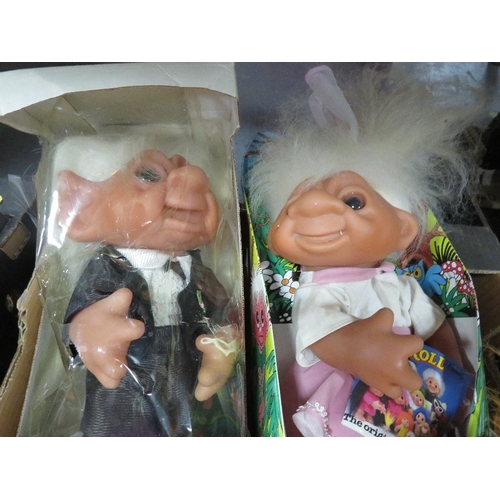 197 - A tray of vintage toy Trolls