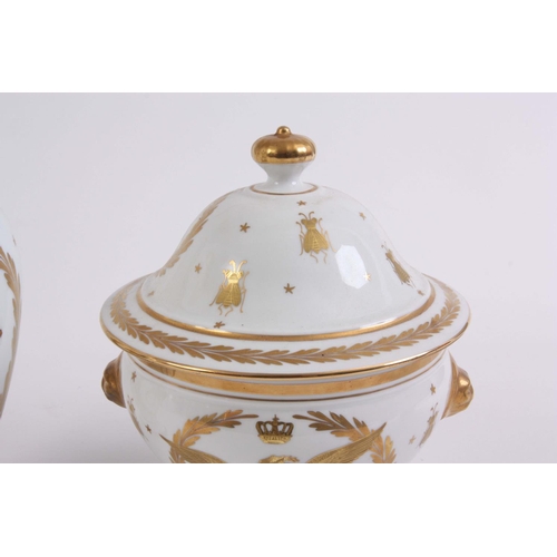 113 - AN EARLY 20TH CENTURY WHITE PORCELAIN AND GILT LIMOGES JUG of baluster form decorated with Napoleon ... 