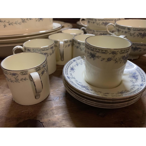 116 - AN EXTENSIVE BELLEMEADE MINTON BONE CHINA DINNER SERVICE.