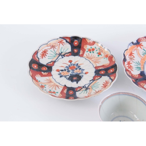 124 - A PAIR OF IMARI PATTERN CHINESE PLATES of scalloped form 22cm diameter AND AN 18TH CENTURY CHINESE R... 