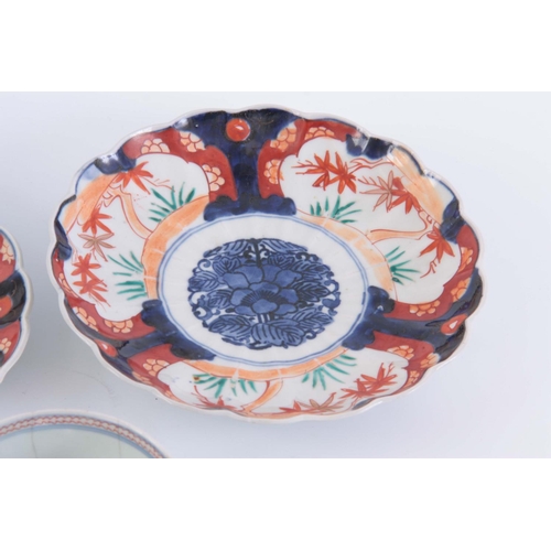 124 - A PAIR OF IMARI PATTERN CHINESE PLATES of scalloped form 22cm diameter AND AN 18TH CENTURY CHINESE R... 