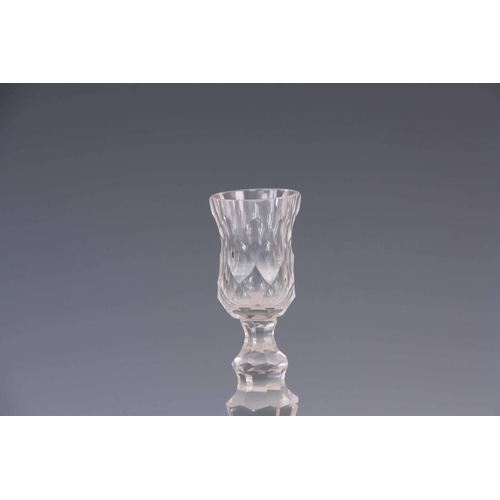 22 - AN 18TH/EARLY 19TH CENTURY CIRCULAR BASE FACET CUT GLASS PORT GLASS with knopped tapering stem and w... 