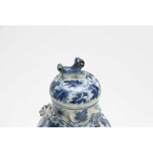 163 - AN 18TH/19TH CENTURY BLUE AND WHITE CHINESE SLENDER BALUSTER VASE AND COVER WITH DOG OF FO FINIAL wi... 