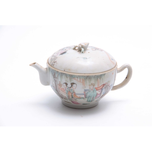 167 - AN 18TH / 19TH CENTURY CHINESE LIDDED TEAPOT of squat form with domed top, side handle and shaped sp... 