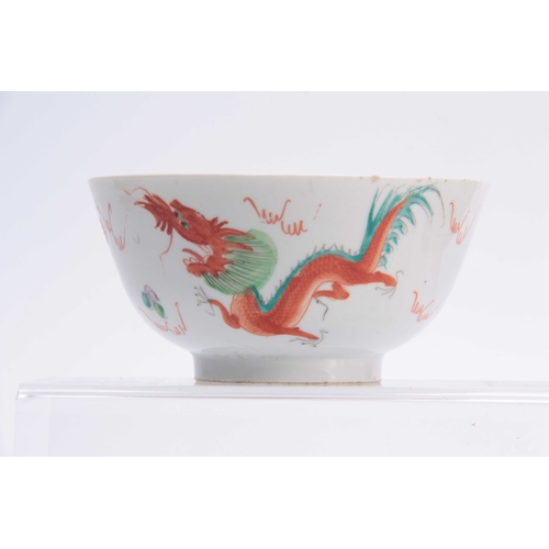 174 - A PAIR OF 18TH / 19TH CENTURY CHINESE PORCELAIN BOWLS decorated with dragons and birds 12cm diameter... 