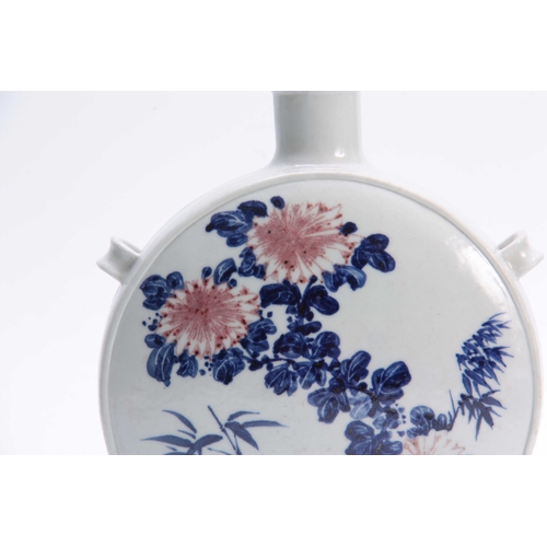 177 - AN 18TH / 19TH CENTURY CHINESE MOON FLASK decorated with iron red and blue floral work decoration, i... 