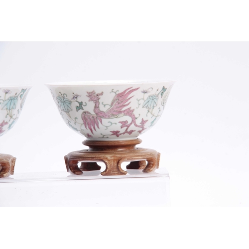 182 - A PAIR OF LATE 19TH CENTURY CHINESE PORCELAIN BOWLS depicting coloured dragons and floral decoration... 