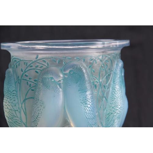 25 - RENE` LALIQUE A GOOD EARLY 20TH CENTURY FRENCH OPALESCENT RELIEF MOULDED GLASS VASE WITH BLUE OVER S... 