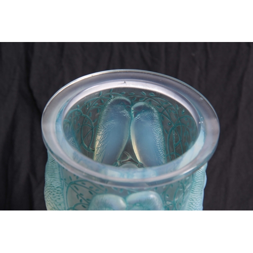 25 - RENE` LALIQUE A GOOD EARLY 20TH CENTURY FRENCH OPALESCENT RELIEF MOULDED GLASS VASE WITH BLUE OVER S... 