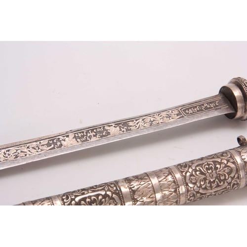 261 - AN IMPRESSIVE 19TH CENTURY INDIAN SILVER PRESENTATION SWORD WITH SECTIONAL SCABBARD the tapering han... 