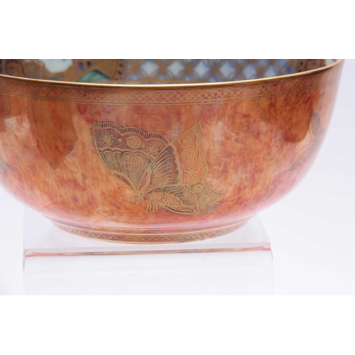 67 - AN EARLY 20th CENTURY WEDGEWOOD LUSTER BOWL decorated with butterflies on a mottled orange exterior ... 