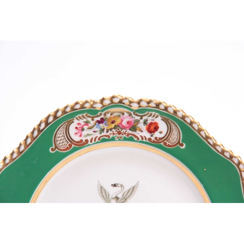 86 - A LATE 19TH CENTURY CHAMBERLAINS WORCESTER ARMORIAL CABINET PLATE with shaped scalloped border decor... 