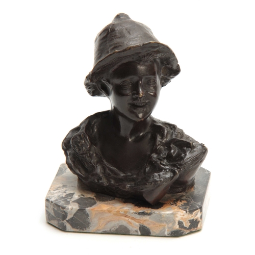 410 - AN ART NOUVEAU BRONZE SCULPTURE depicting the head and shoulders of a young lady; on a clipped mottl... 