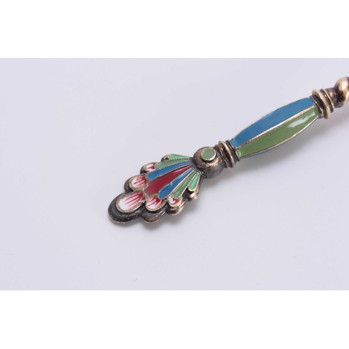 451 - A RUSSIAN CLOISONNE ENAMEL AND SILVER GILT SPOON, stamped - 88, TM. 18.5cm long.