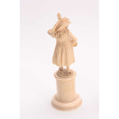 498 - A FINE PAIR OF 19TH CENTURY EUROPEAN CARVED IVORY FIGURES depicting a Lady and a Gentleman in fine d... 