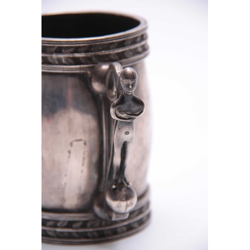 521 - AN UNUSUAL 19TH CENTURY CONTINENTAL SILVER METAL MARRIAGE MUG with cast leaf work rims enclosing joi... 