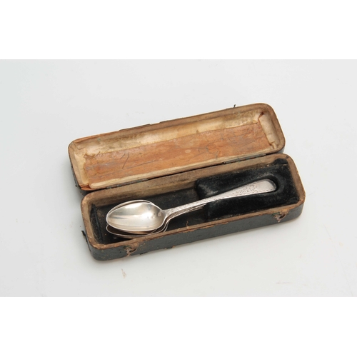 584 - A SET OF FIVE GEORGE III SILVER TEASPOONS - Aberdeen by John Leslie circa 1775 in a leather box 12.5... 