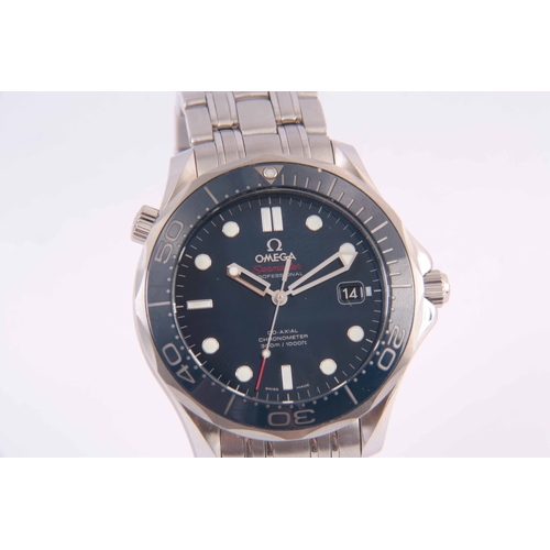 629 - A GENTLEMAN'S STEEL OMEGA SEAMASTER DIVERS WATCH on original steel bracelet, the watch has a helium ... 