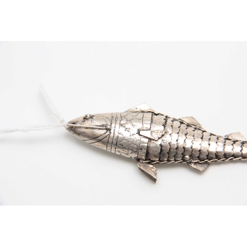 707 - A SILVER RETICULATED FISH 9.5cm overall